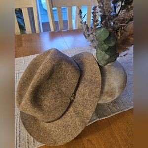 Brown Felt Fedora Hat Jackman Travel Roll-Up Fedora: A 100% wool hat.